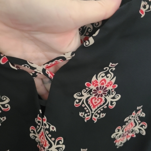 KISMET Long Sleeve Floral Black & Red Flowy Lightweight Blouse Size Medium - Picture 3 of 5